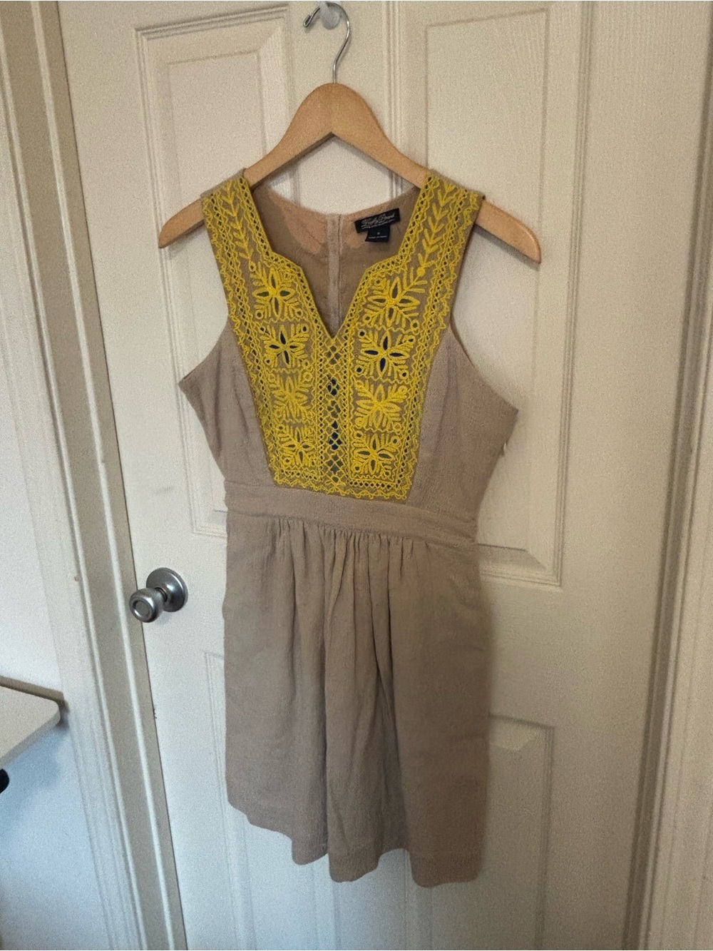 Lucky Brand Embroidered Boho Dress Small Beige Sleeveless V‑Neck Cotton Summer - Picture 3 of 10